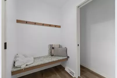 305 W Smith Avenue, Oshkosh, WI 54901 - Photo 13