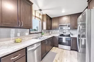 1231 S Greenwood Ave, Green Bay, WI 54304 - Photo 9