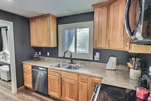 1204 Grove St, Oshkosh, WI 54901 - Photo 7