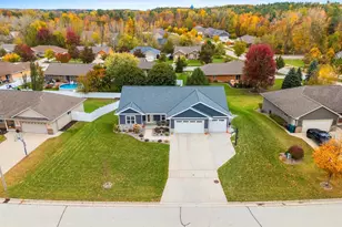 3442 Leeds Castle Dr, Green Bay, WI 54313 - Photo 5