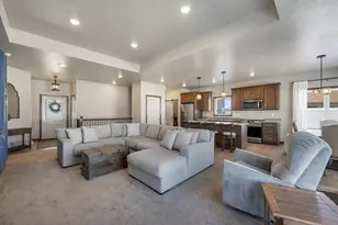 2125 Fox Pt Cir, De Pere, WI 54115 - Photo 11