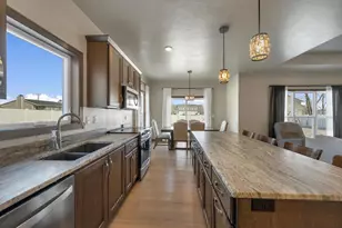 2125 Fox Pt Cir, De Pere, WI 54115 - Photo 15