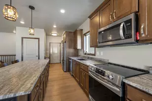 2125 Fox Pt Cir, De Pere, WI 54115 - Photo 19