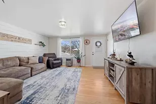 1129 Suburban Dr, De Pere, WI 54115 - Photo 3