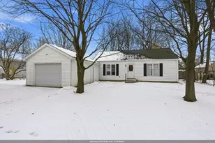 182 N Clinton Ave, Clintonville, WI 54929 - Photo 1