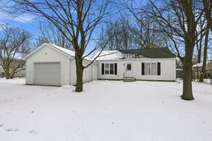 182 N Clinton Ave, Clintonville, WI 54929 - Photo 1