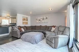 1332 Sunray Ln, Green Bay, WI 54313 - Photo 7