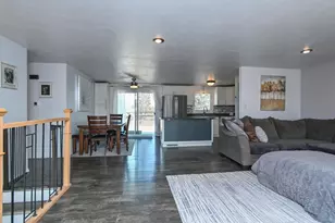 1332 Sunray Ln, Green Bay, WI 54313 - Photo 9