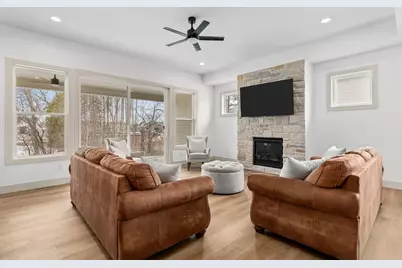 N9046 Southtowne Drive, Menasha, WI 54952 - Photo 11