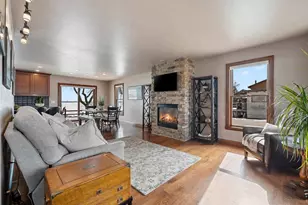 2414 Longtail Beach Ln, Suamico, WI 54173 - Photo 7