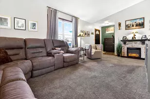 W5981 Woodsedge Ct, Appleton, WI 54915 - Photo 5