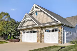 5667 N Summerland St, Appleton, WI 54913 - Photo 9