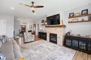 834 Evergreen Dr, Brownsville, WI 53006 - Photo 5