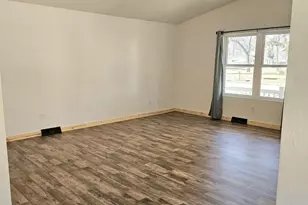 1906 Mitchell St, Oshkosh, WI 54901 - Photo 5