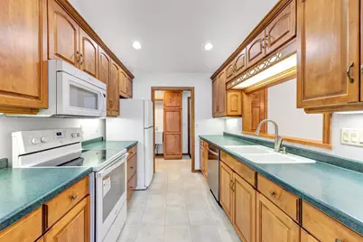423 Woodfield Drive, Green Bay, WI 54313 - Photo 9
