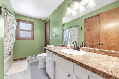 808 Ridgeway Boulevard, De Pere, WI 54115 - Photo 5