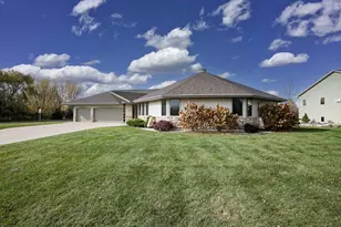 1690 Gateway Meadows Ln, Neenah, WI 54956 - Photo 27