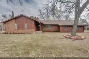 1025 Greendale Ct, Menasha, WI 54952 - Photo 1