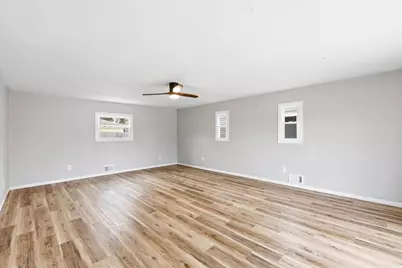 236 W 20th Avenue, Oshkosh, WI 54902 - Photo 3