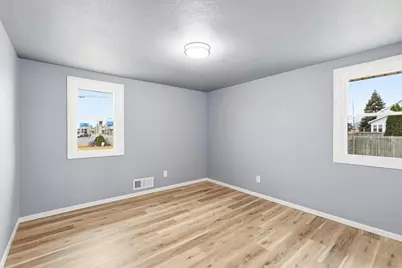 236 W 20th Avenue, Oshkosh, WI 54902 - Photo 15