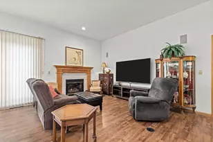 1513 Dickenson Ct, Neenah, WI 54956 - Photo 7