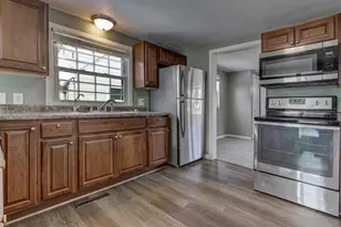 623 Hunters Point Rd, Neenah, WI 54956 - Photo 11