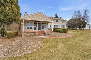 1710 Lakeshore Dr, Menasha, WI 54952 - Photo 1