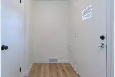 1908 Columbus Street, Manitowoc, WI 54220 - Photo 3