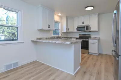 1908 Columbus Street, Manitowoc, WI 54220 - Photo 21
