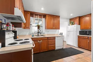 2311 E River Dr, Green Bay, WI 54301 - Photo 3