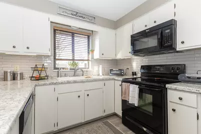 841 E Windfield Place, Appleton, WI 54911 - Photo 9