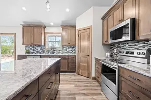 2984 Creekwood Dr, Green Bay, WI 54311 - Photo 19