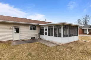 1029 Alva St, Menasha, WI 54952 - Photo 3