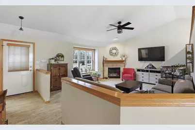 22 Spencer Village Court, Appleton, WI 54914 - Photo 5