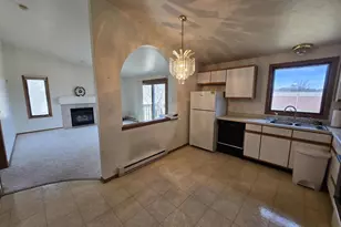 2381 Cedar Ridge Ct, Green Bay, WI 54313 - Photo 7