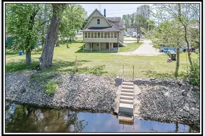 211 E Wolf River Avenue, New London, WI 54961 - Photo 1