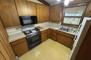 2414 Lina Ln, Green Bay, WI 54304 - Photo 15