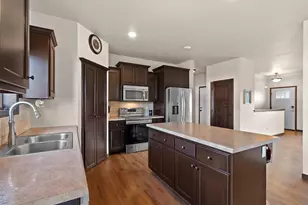 517 Pebblestone Cir, Hobart, WI 54155 - Photo 15