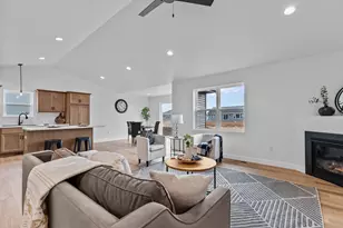 N9240 Homestead Ln, Appleton, WI 54915 - Photo 3