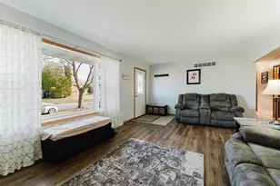 1425 W 3rd Ave, Oshkosh, WI 54902 - Photo 3