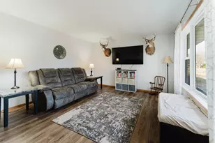 1425 W 3rd Ave, Oshkosh, WI 54902 - Photo 5