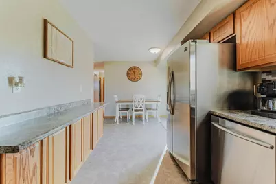 1425 W 3rd Avenue, Oshkosh, WI 54902 - Photo 9