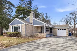 2526 S Webster Ave, Green Bay, WI 54301 - Photo 1