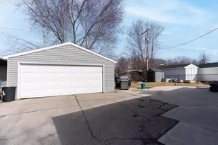 223 Jane Ct, Neenah, WI 54956 - Photo 17
