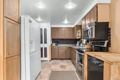 2402 S Madison Street, Appleton, WI 54915 - Photo 15