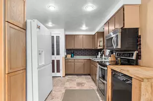 2402 S Madison St, Appleton, WI 54915 - Photo 15