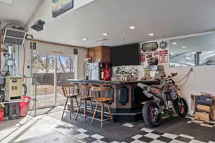 2402 S Madison St, Appleton, WI 54915 - Photo 9