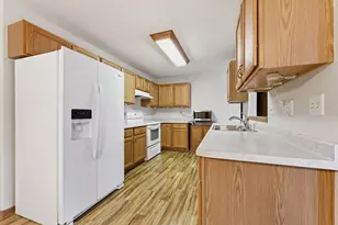 1399 W South Park Ave, Oshkosh, WI 54902 - Photo 3