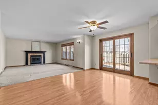 2189 E Prairie Creek Dr, Neenah, WI 54956 - Photo 13