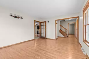 2189 E Prairie Creek Dr, Neenah, WI 54956 - Photo 7